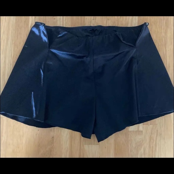 Crop top & shorts sleep set - Picture 3 of 3